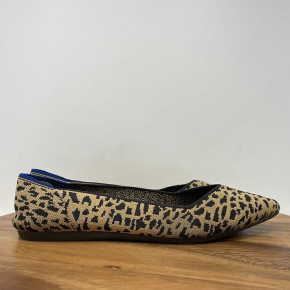 Rothys The Point Beige Leopard Pointed Flats Rare Animal Print Women's 8.5 - Picture 1 of 7